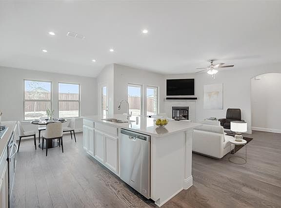 3rd image of 151 Ginger Ln