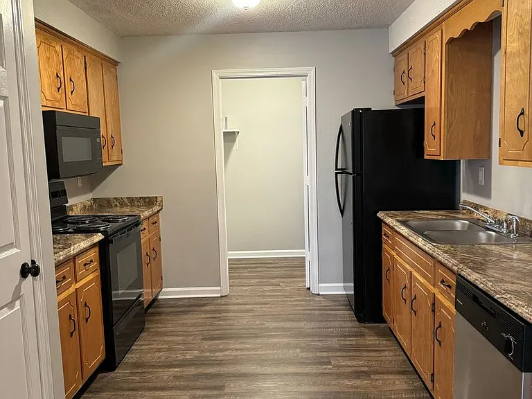 3895 Northeast Dr — Photo 8