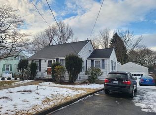 33 Hamilton Rd, Cranston, RI 02910