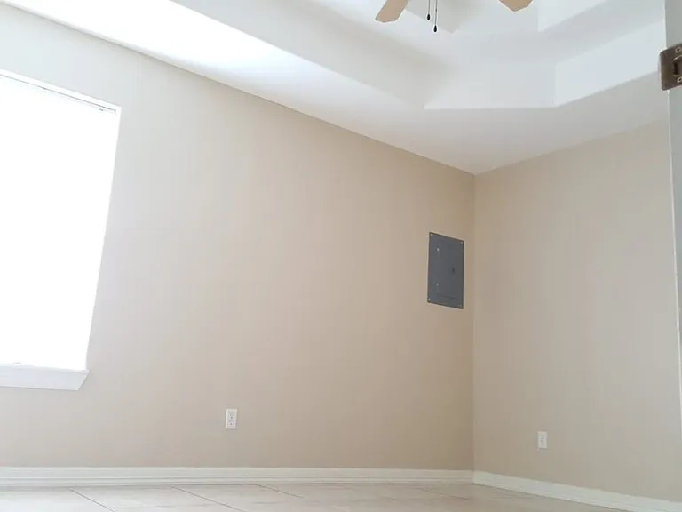 803 N Cross Ln #5 — Photo 6