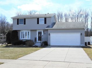 2093 Buttermilk Ln, Lake View, NY 14085