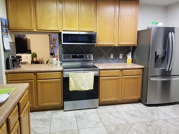 Updated kitchen: new stainless range, fridge, microwave, dishwasher.