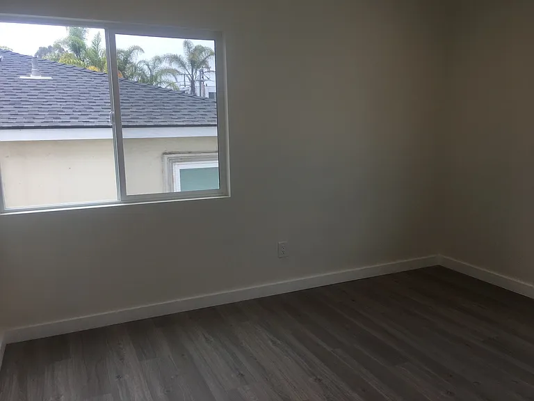 2076 Thomas Ave — Photo 12