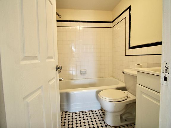 5th image of 2060 E Huntingdon St APT 4