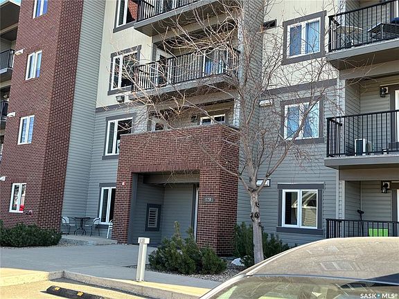2nd image of UNIT 205-820 5th STREET NE