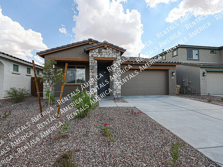 8725 W Windsor Blvd — Photo 2