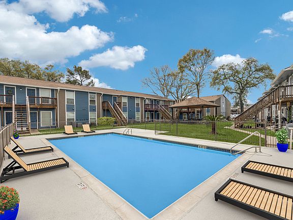2nd image of 201 Hackberry St #1604