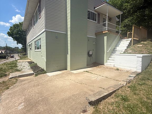 2nd image of 914 Park Dr