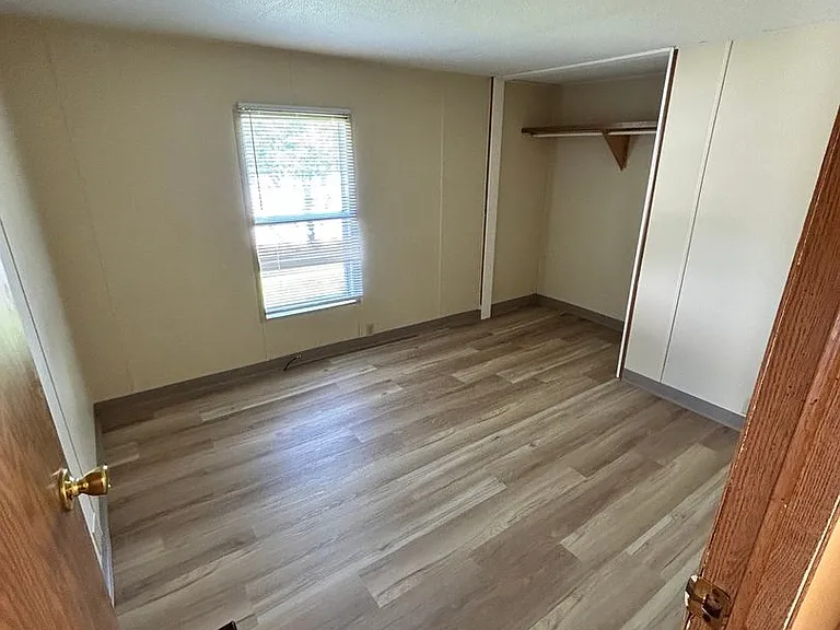 320 Thompson Rd — Photo 5