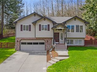 888 E Collins Creek Rd, Pt Orchard, WA 98366