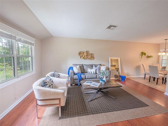 5th image of 527 Buckminster Cir