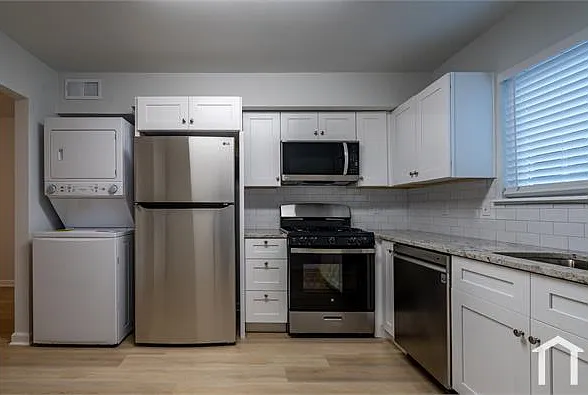 760 Davis Cir SW #6 — Photo 3