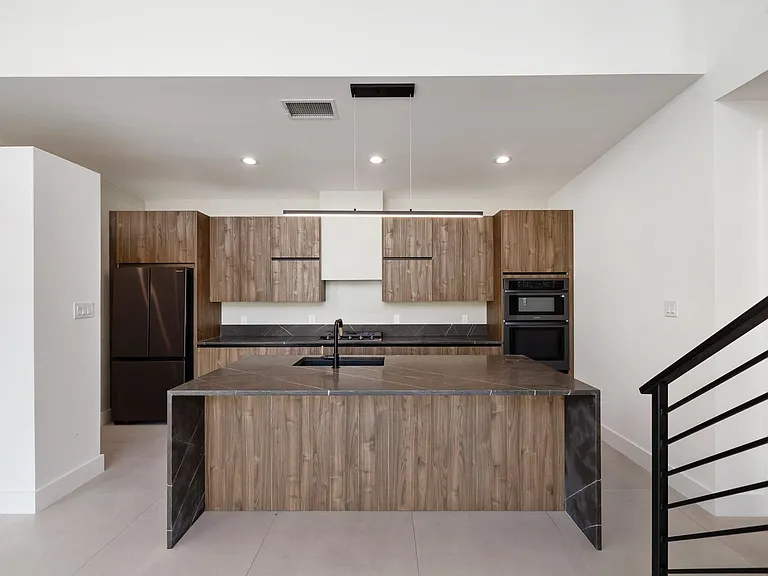1502 Primrose St — Photo 12