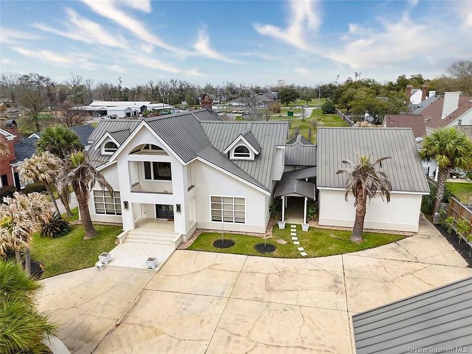 1st image of 2700 Bocage Ln