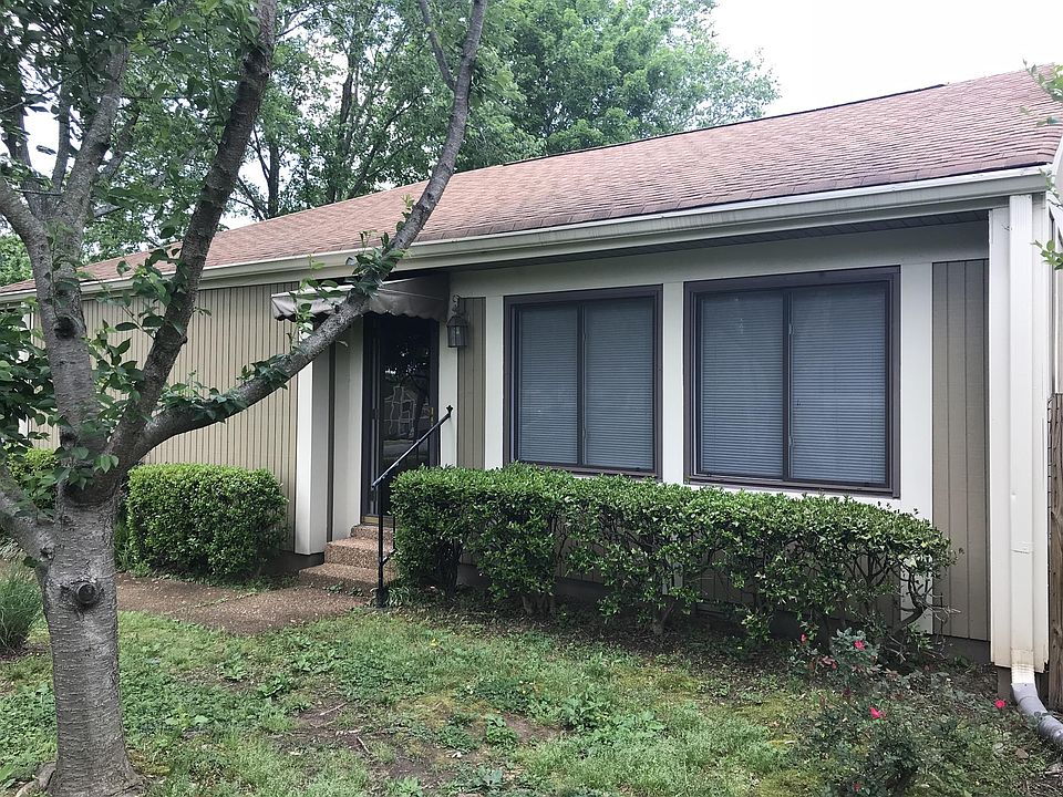 1st image of 812 Williamsburg West Dr