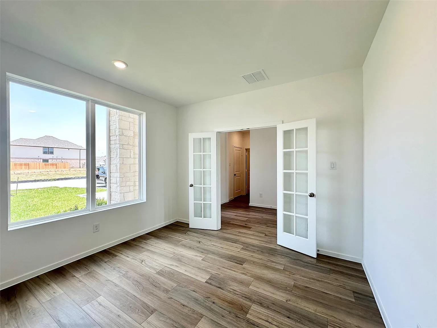 4 bed, 3.5 bath, 2795 sqft, $3,650 — Photo 4