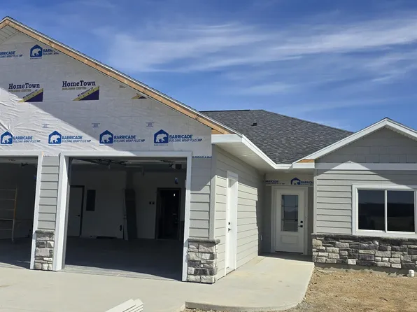 551 Kaylee Ct, Watertown, SD 57201