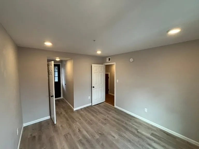 235 E Market St #2-6 — Photo 8
