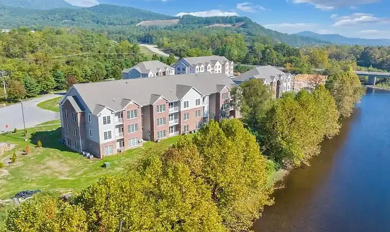 River Retreat — Photo 1