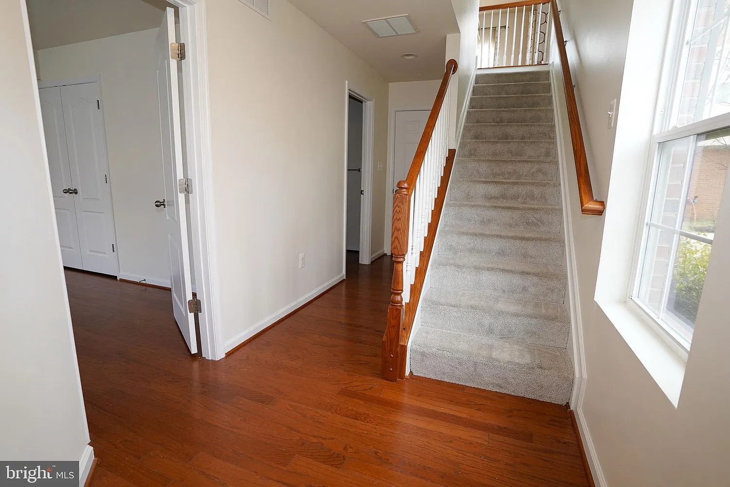 4 bed, 2018 sqft, $3,500 — Photo 3