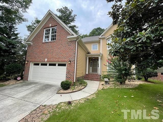 Beautiful single family home in much sought after Highcroft area. Right across the community swimming pool.