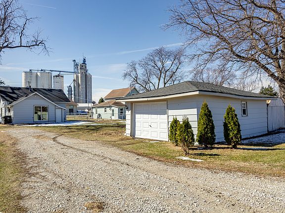 2nd image of 445 Laurel St