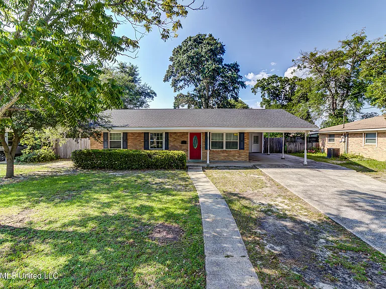2323 Middlecoff Dr — Photo 42