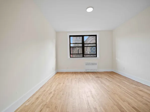 329 W 14th St APT E1, New York, NY 10014