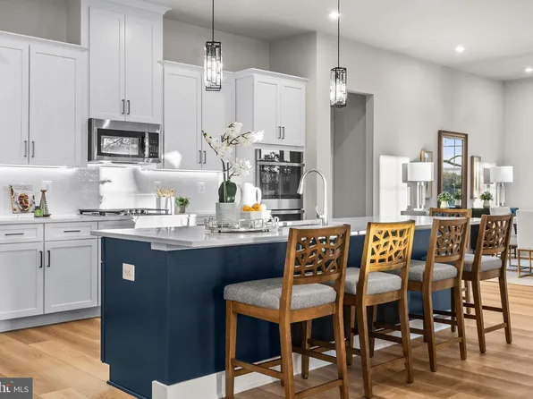 7505 Magarity Rd, Falls Church, VA 22043