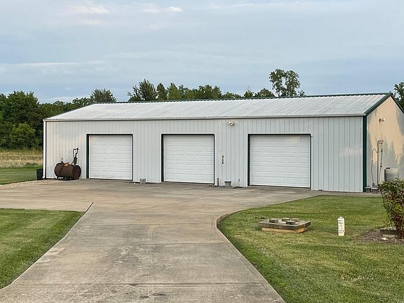 detached 3-car garage