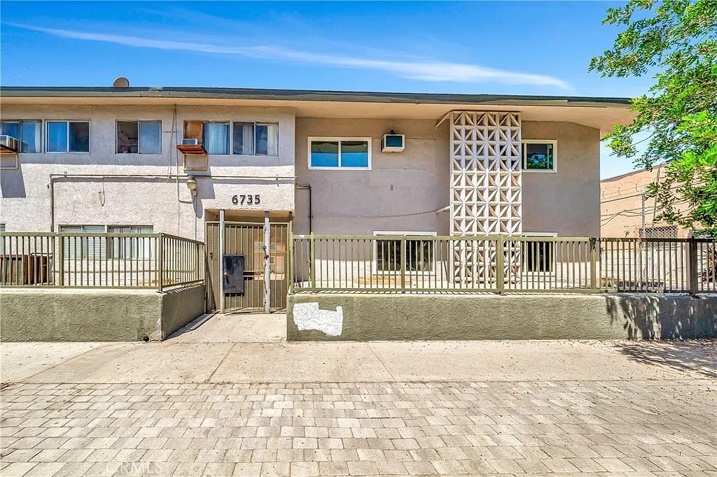 1 bed, 700 sqft, $1,800 — Photo 1