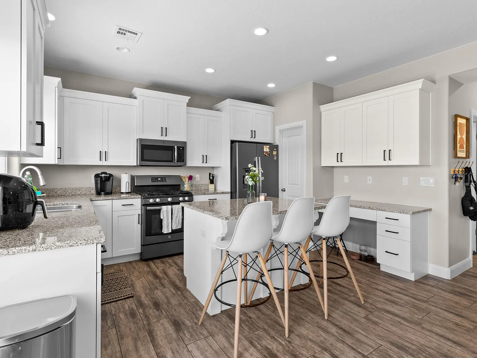1001 W Curly Hollow Dr — Photo 2