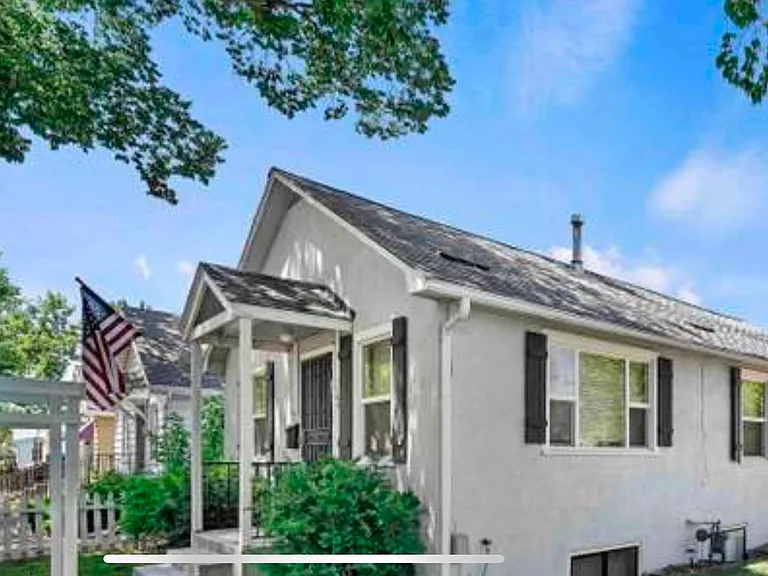 1104 W Highland St — Photo 2