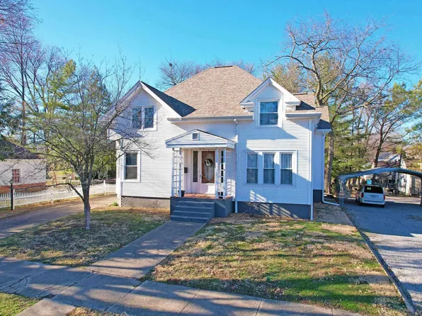 320 E 5th St, Mount Carmel, IL 62863