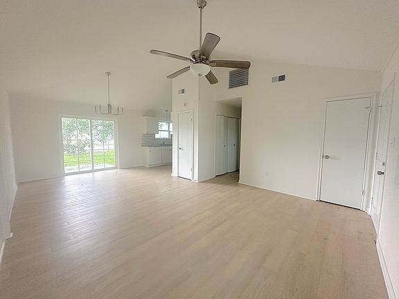 3rd image of 427 S Nickens Ave