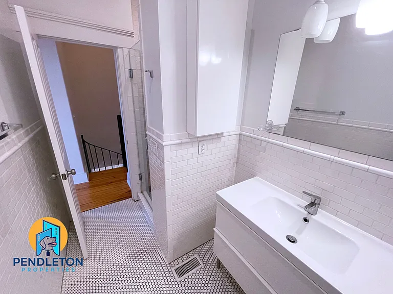 514 E 12th St #3 — Photo 16