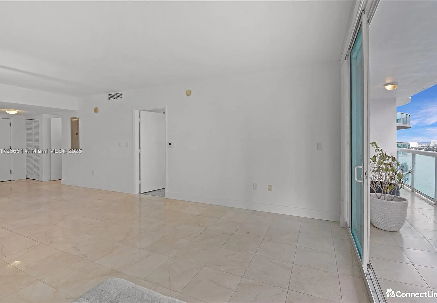 2 bed, 2.0 bath, $4,000 — Photo 3