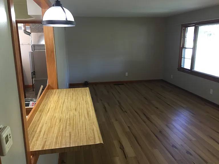 1205 W Waid Ave — Photo 3