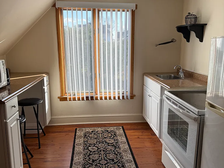 944 Woodlawn St #3 — Photo 2