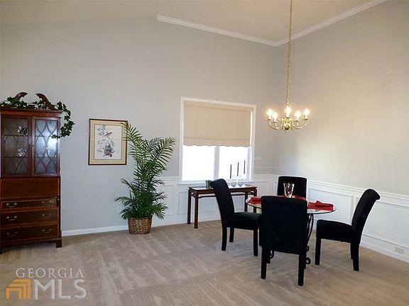 Live and Dine Big or Entertain Cozy, All Good!