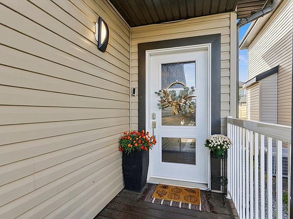 2nd image of 53 Ridgeview Close
