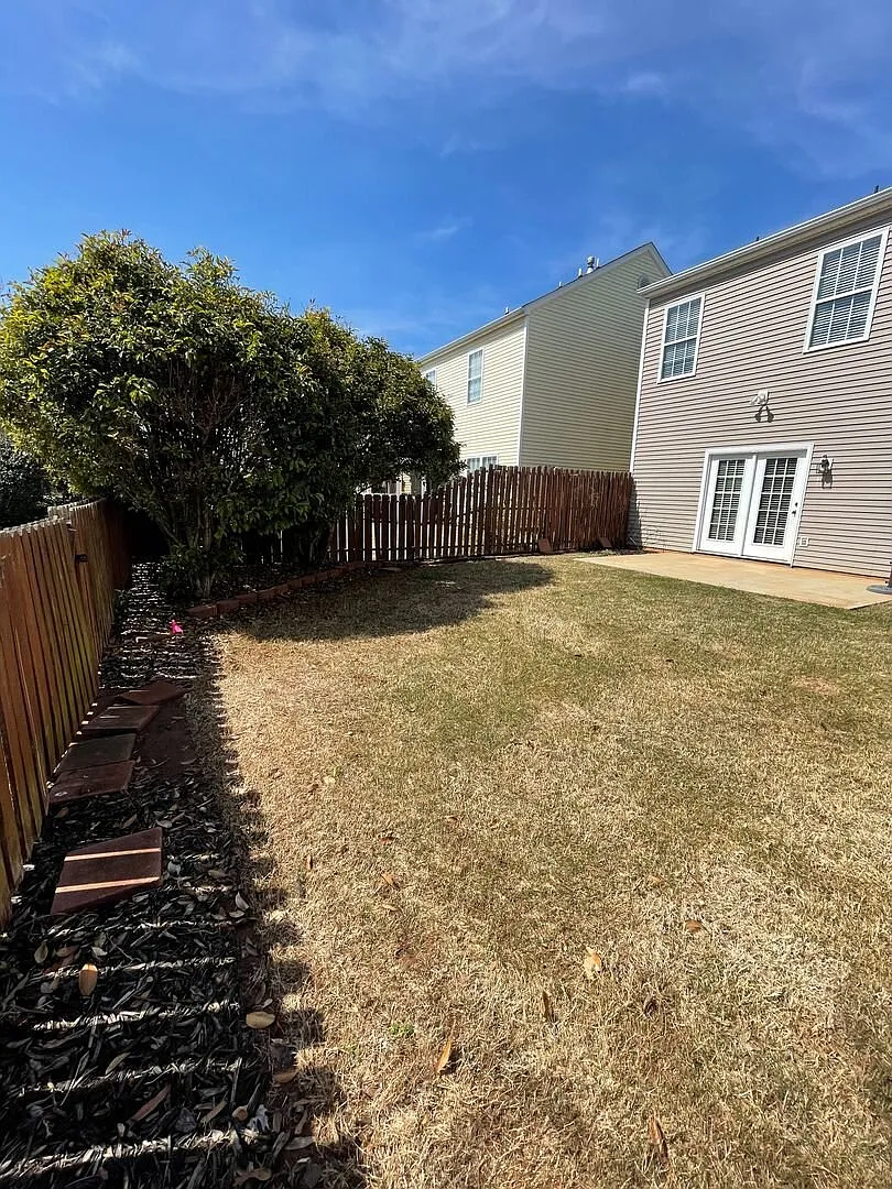 Lovely 3 Bedroom 2.5 bath Home in Bridges Estates, walking distance to Bridgeway Station!! — Photo 3