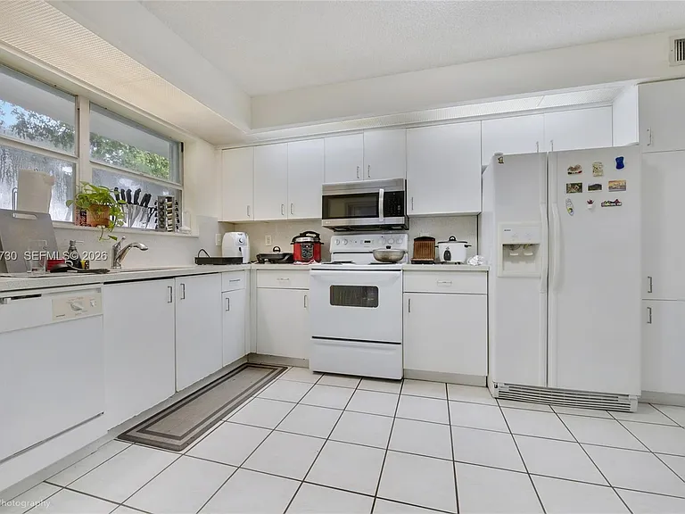 2622 SE 19th Ct #207-B — Photo 1