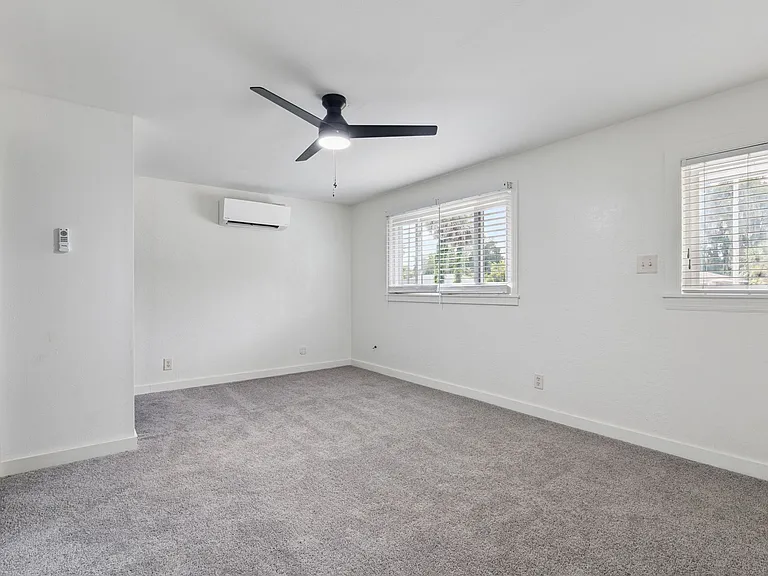 811 W Wisconsin Ave — Photo 13