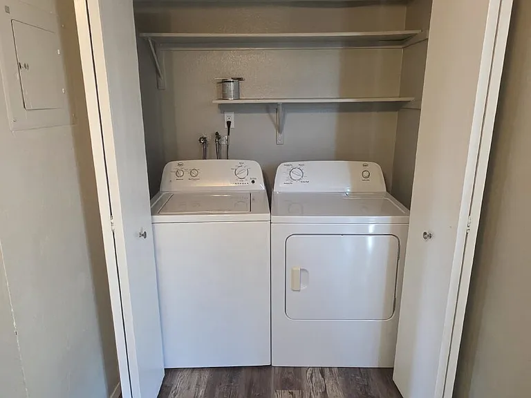 1162 Darby St — Photo 14