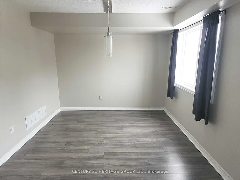 53 Ferndale Dr S #4 — Photo 9