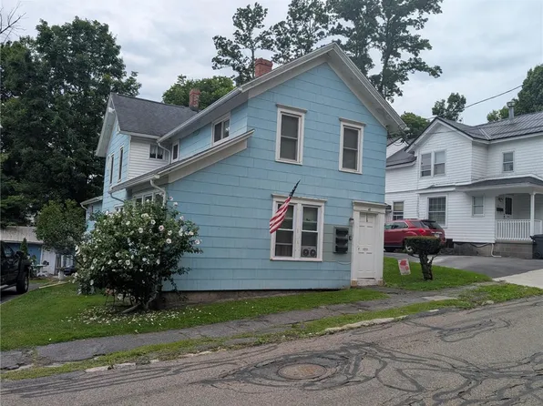 47 Pearl St, Lyons, NY 14489
