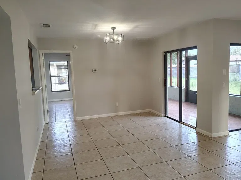 437 Short Dr — Photo 3