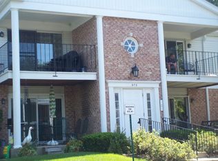 975 Golf Course Rd APT 5, Crystal Lake, IL 60014