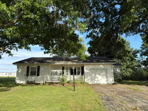 1013 S Hughes St, Hamilton, MO 64644